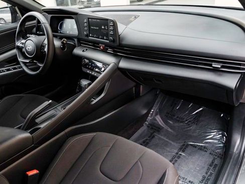 Certified 2025 Hyundai Elantra Sport image 26