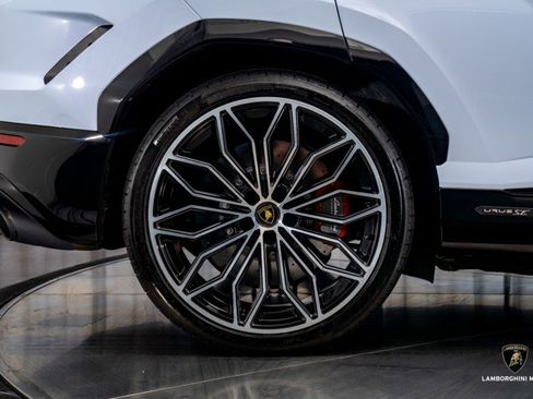 Used 2025 Lamborghini Urus SE image 16