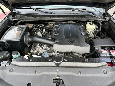 Used 2019 Toyota 4Runner SR5 AWD/4WD image 30