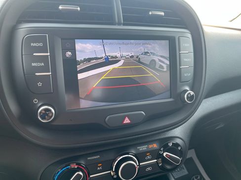 Used 2025 Kia Soul LX w/ LX Technology Package FWD image 18