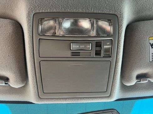 Used 2010 Toyota Camry LE FWD image 26