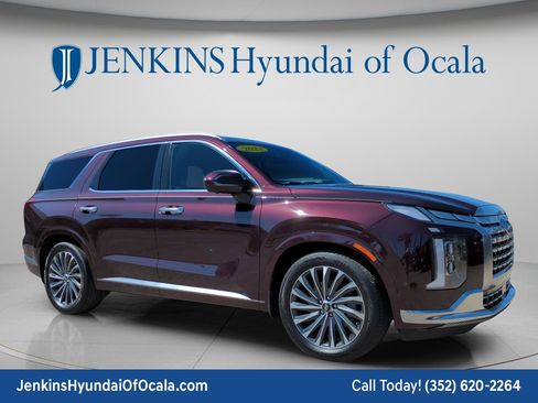 Used 2023 Hyundai Palisade Calligraphy FWD image 2
