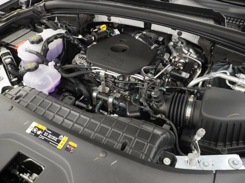 New 2026 Jeep Grand Cherokee Altitude AWD/4WD image 39
