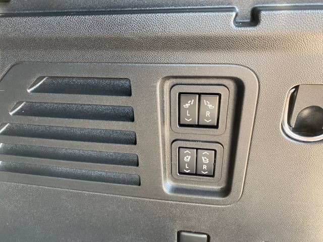 Used 2024 Chevrolet Traverse RS w/ LPO, Floor Liner Package FWD image 18