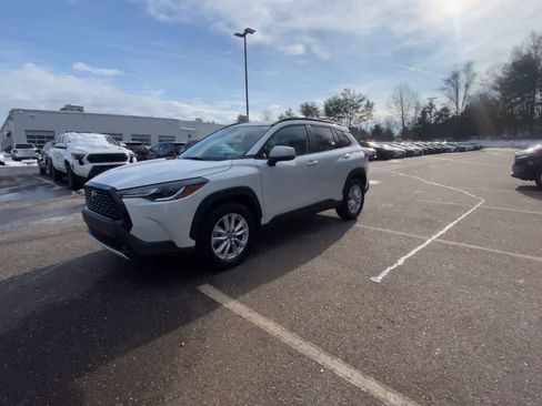 Certified 2024 Toyota Corolla Cross LE image 10