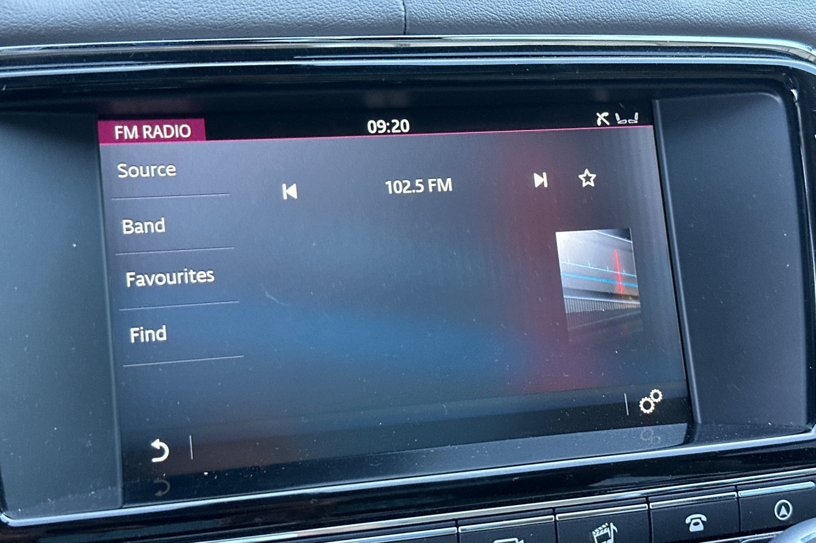 Used 2016 Jaguar XJ R-Sport RWD image 25