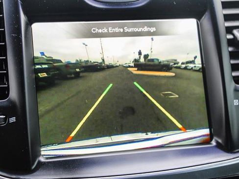 Used 2018 Chrysler 300 Limited image 23