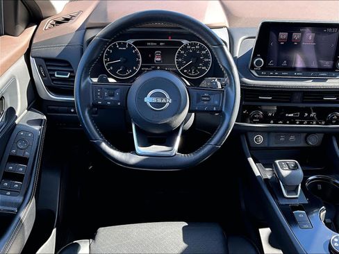 Used 2023 Nissan Rogue SV w/ SV Premium Package image 17