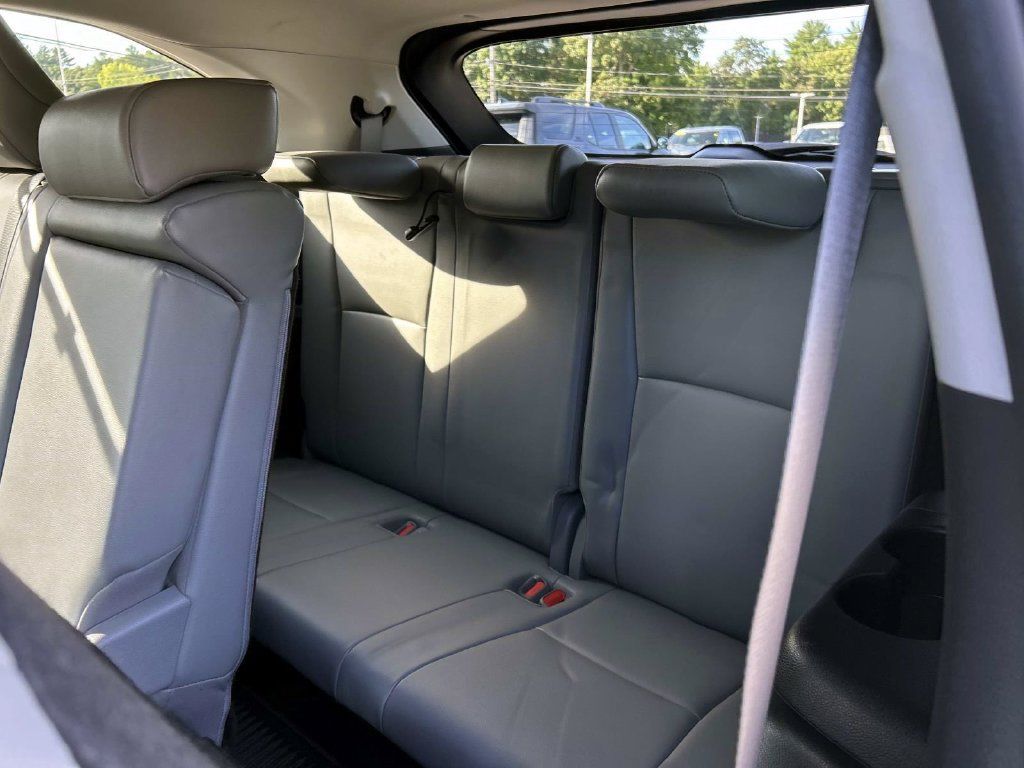 Used 2022 Toyota Highlander XLE AWD/4WD image 19