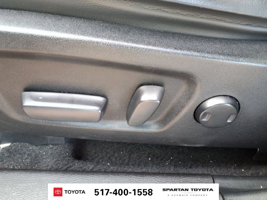 Used 2019 Toyota Highlander XLE AWD/4WD image 16