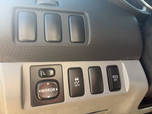 Used 2014 Toyota Tacoma 4x4 Double Cab w/ Convenience Package image 17