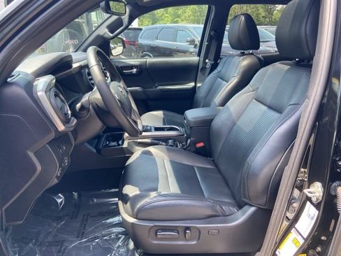 Used 2020 Toyota Tacoma Limited image 12