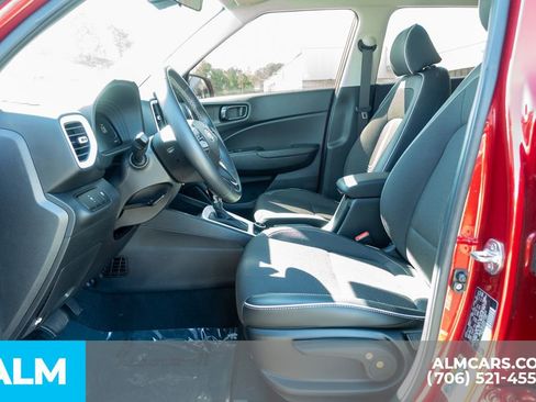 Used 2024 Hyundai Venue Limited image 17