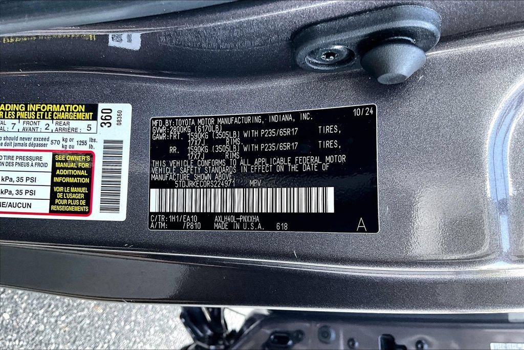 Used 2024 Toyota Sienna XLE w/ XLE Plus Package FWD image 16