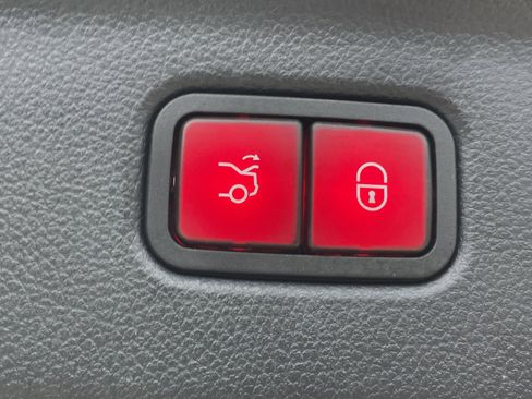 Certified 2022 Mercedes-Benz S 500 4MATIC w/ AMG Line Package image 11