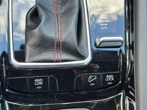 Used 2024 Jeep Compass Trailhawk image 6