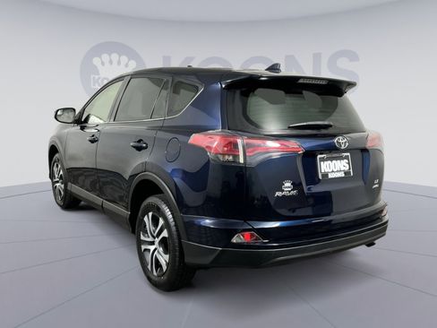 Used 2018 Toyota RAV4 LE image 4