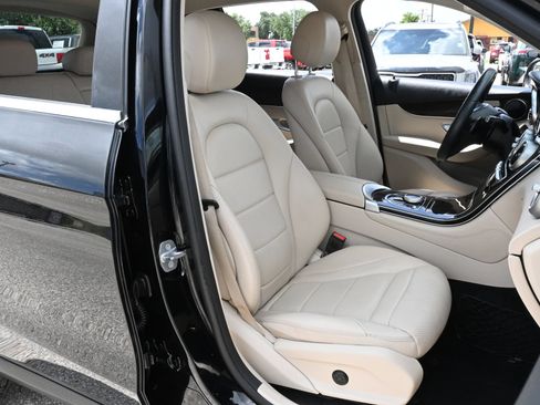 Used 2019 Mercedes-Benz GLC 300 4MATIC image 23