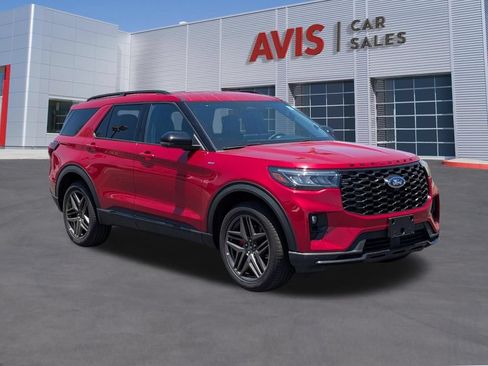 Used 2025 Ford Explorer ST-Line w/ ST-Line Street Pack AWD/4WD image 3