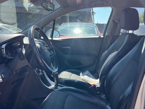Used 2019 Chevrolet Trax LT w/ LT Convenience Package AWD/4WD image 9