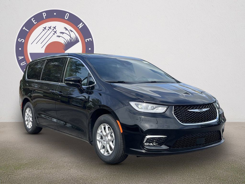 New 2026 Chrysler Pacifica Select FWD image 2