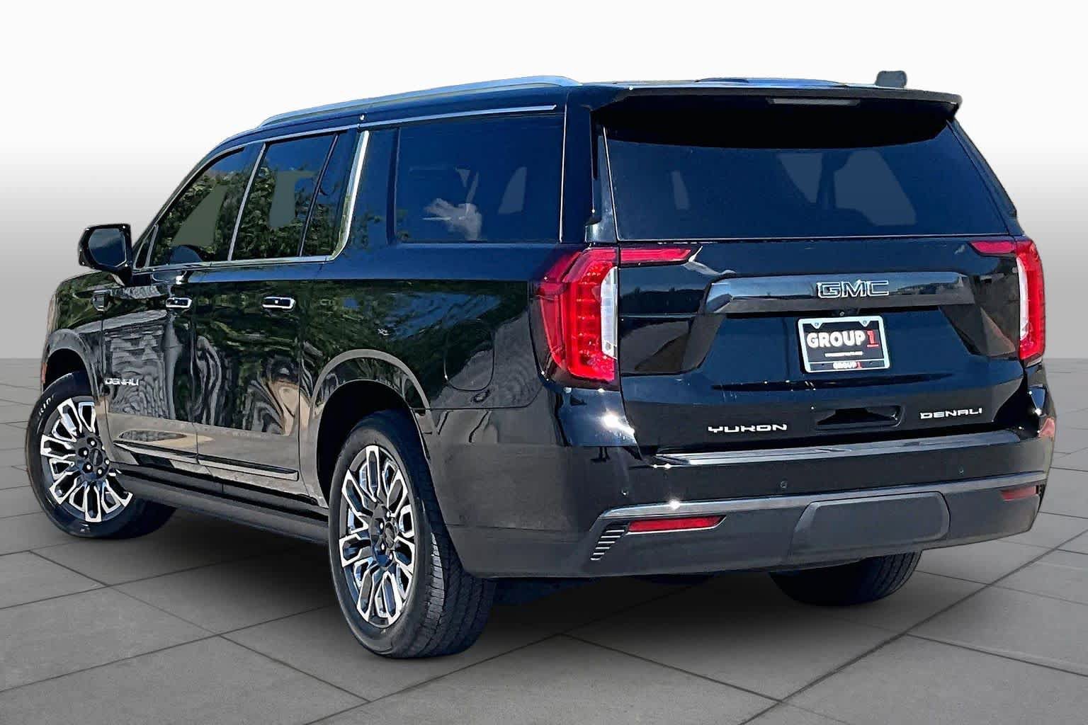 Used 2024 GMC Yukon XL Denali Ultimate AWD/4WD image 12