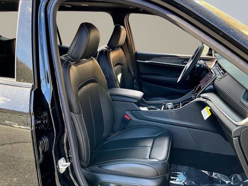 New 2025 Jeep Grand Cherokee L Limited w/ Luxury Tech Group II image 9