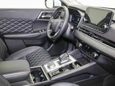 Used 2024 Mitsubishi Outlander 4WD Plug-In Hybrid image 21