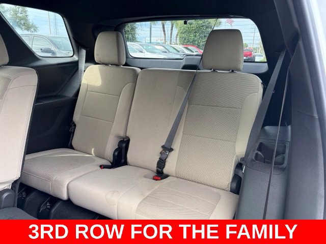 Used 2023 Chevrolet Traverse LS FWD image 16