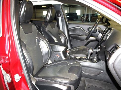 Used 2020 Jeep Cherokee Limited w/ Technology Group image 31