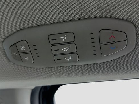 Used 2020 Kia Sedona L image 22