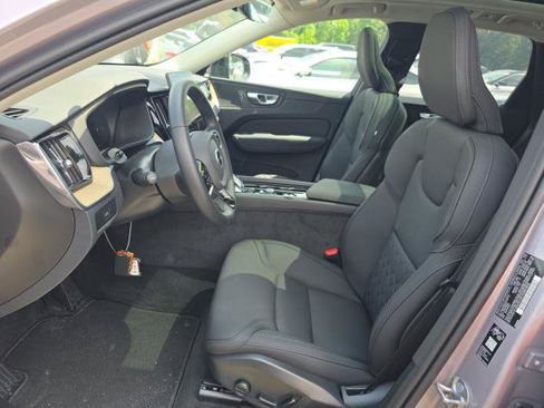 Used 2026 Volvo XC60 B5 Plus AWD/4WD image 7