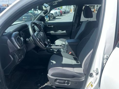Used 2023 Toyota Tacoma TRD Off-Road w/ Technology Package AWD/4WD image 2