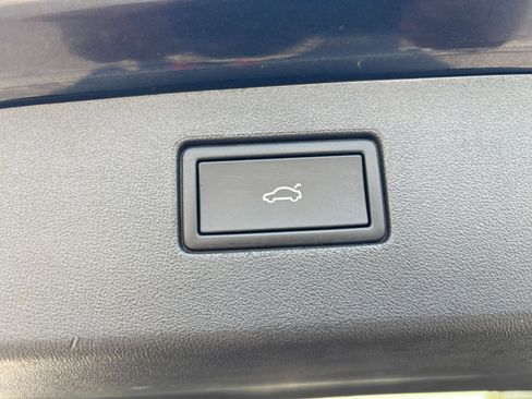 Used 2026 Volkswagen Tiguan SE AWD/4WD image 19