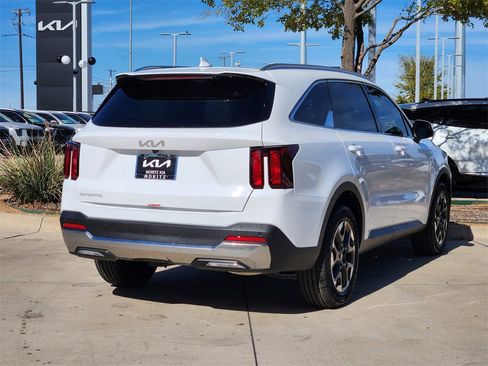 New 2026 Kia Sorento S w/ S Panoramic Sunroof Package image 4