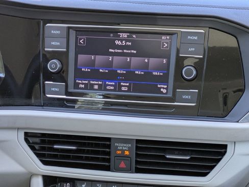 Used 2023 Volkswagen Jetta SE image 17