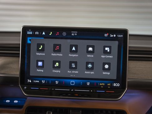 Used 2025 Volkswagen ID. Buzz 1st Edition RWD image 35