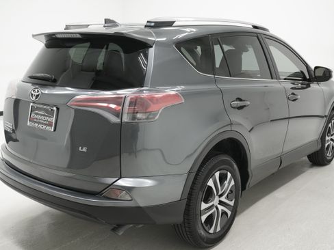 Used 2017 Toyota RAV4 LE FWD image 4