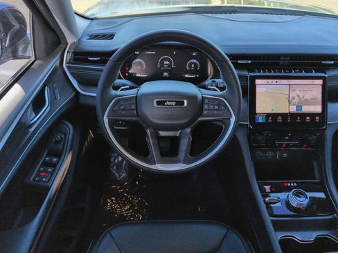 Used 2023 Jeep Grand Cherokee Limited w/ Black Appearance Package image 15