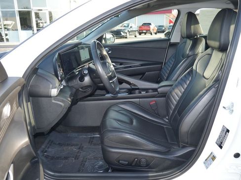 Used 2025 Hyundai Elantra Limited FWD image 31