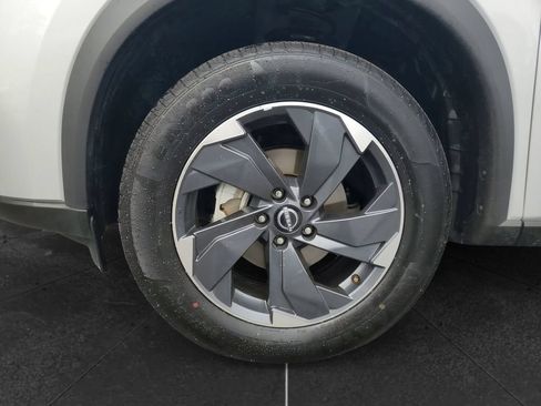 Used 2025 Nissan Rogue SV FWD image 9