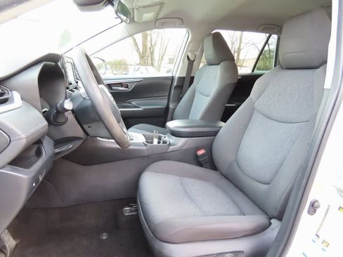 Used 2020 Toyota RAV4 XLE image 12