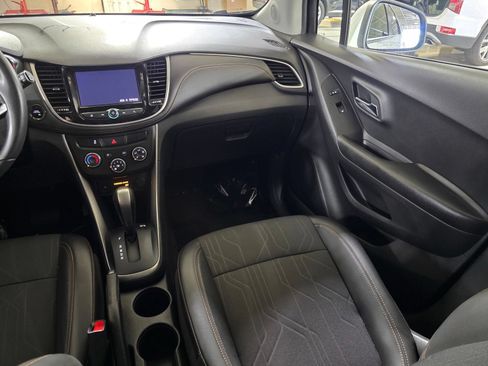 Used 2022 Chevrolet Trax LT w/ Sport Edition FWD image 17