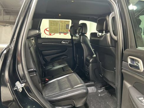 Used 2018 Jeep Grand Cherokee Overland AWD/4WD image 14