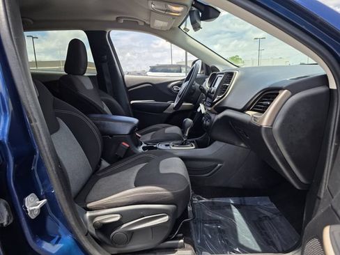 Used 2018 Jeep Cherokee Latitude FWD image 24