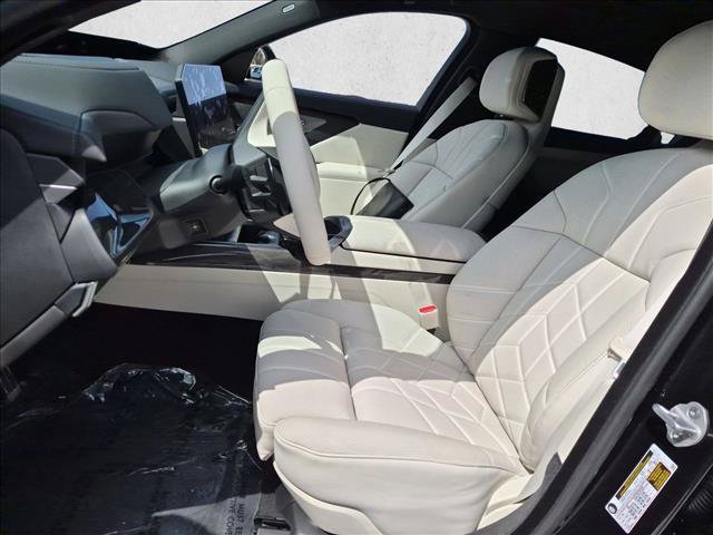 New 2027 BMW 740i w/ Executive Package RWD image 4