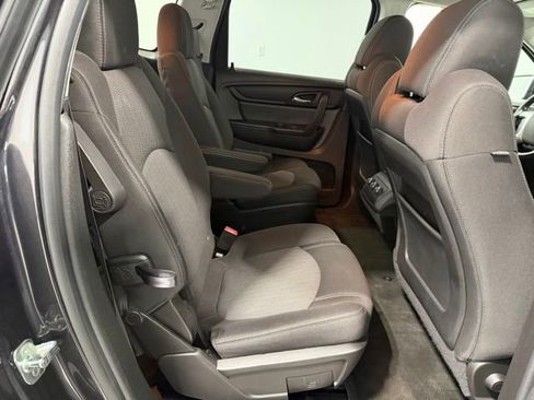 Used 2015 Chevrolet Traverse LT w/ Style and Technology Package FWD image 24