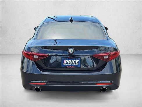 Used 2017 Alfa Romeo Giulia RWD image 6