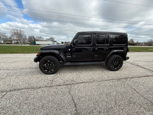 Used 2023 Jeep Wrangler Unlimited Sahara w/ Cold Weather Group image 8