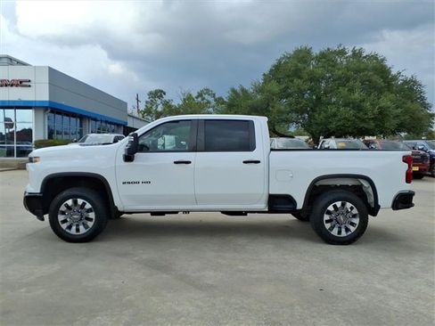 Used 2024 Chevrolet Silverado 2500 Custom w/ Custom Convenience Package image 12